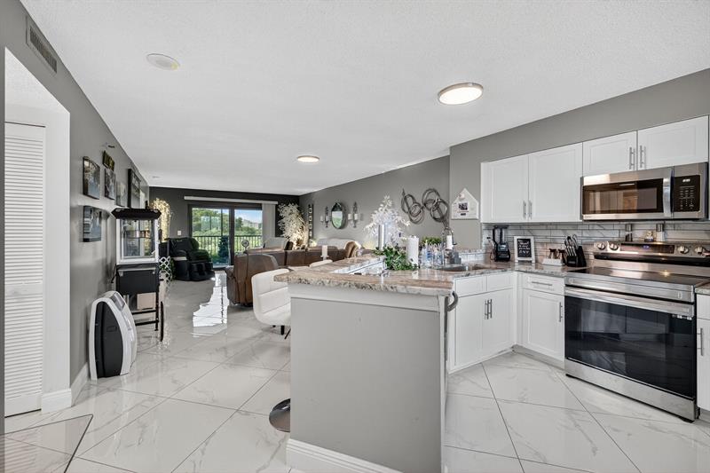 Image 4 of 78 For 2334 Cypress Bend Dr  511
