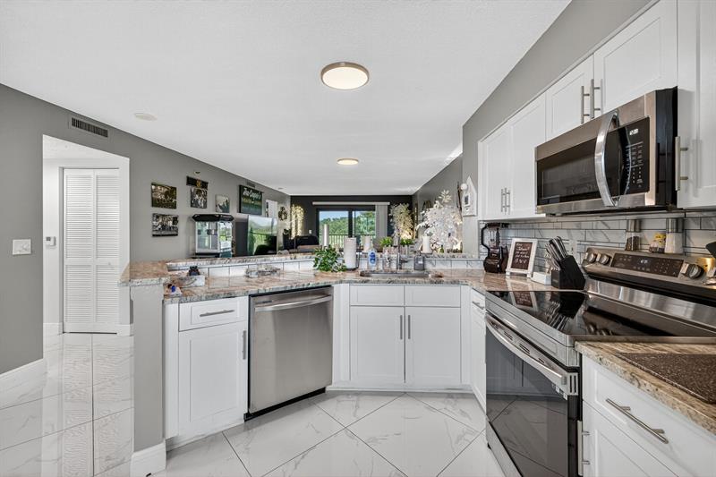 Image 5 of 78 For 2334 Cypress Bend Dr  511