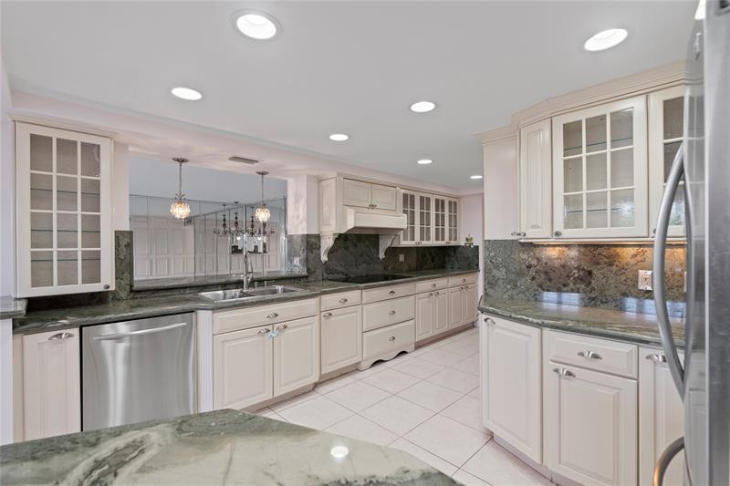 Image 24 of 55 For 4900 Ocean Blvd  317