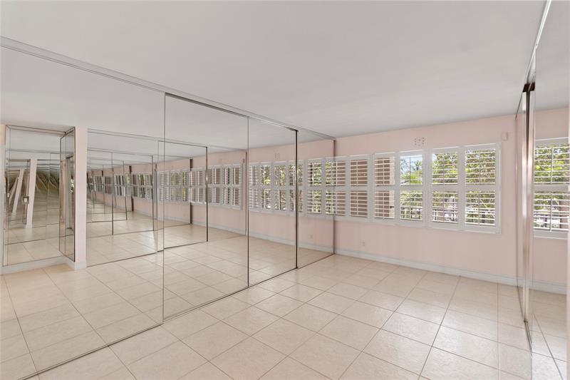 Image 32 of 55 For 4900 Ocean Blvd  317