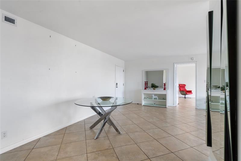 Image 12 of 18 For 2841 Ocean Blvd