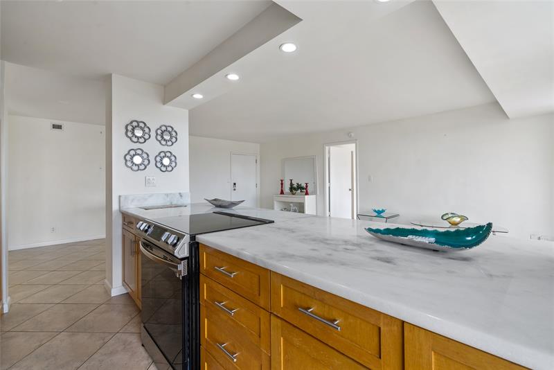 Image 8 of 18 For 2841 Ocean Blvd