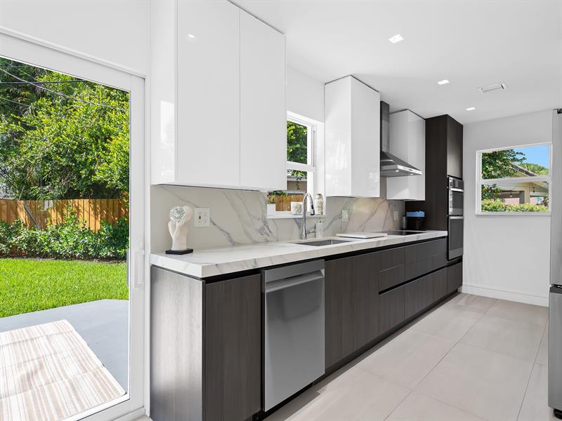 Image 13 of 28 For 332 29th St  