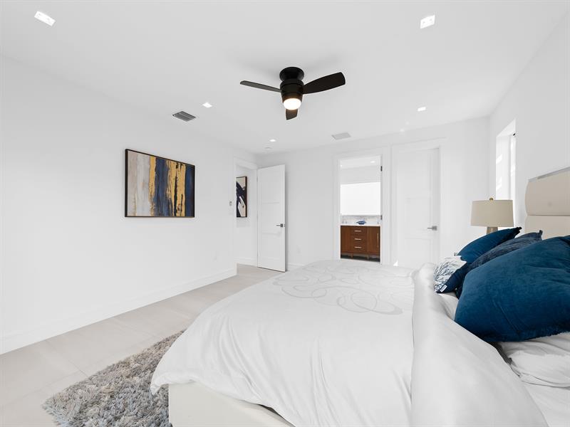 Image 17 of 28 For 332 29th St  