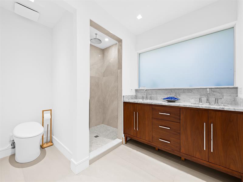 Image 18 of 28 For 332 29th St  