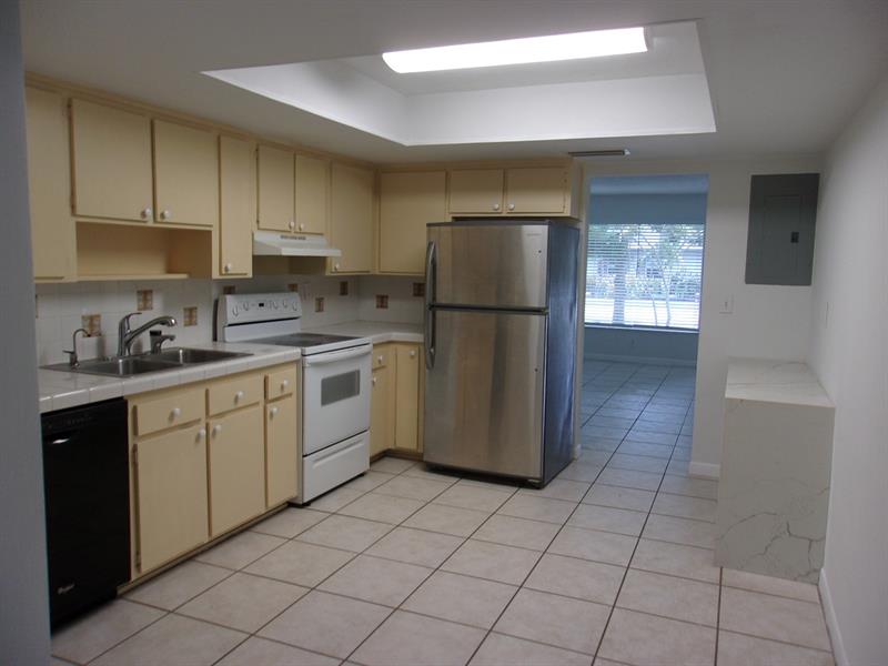 Image 3 of 5 For 270 8th Ter  