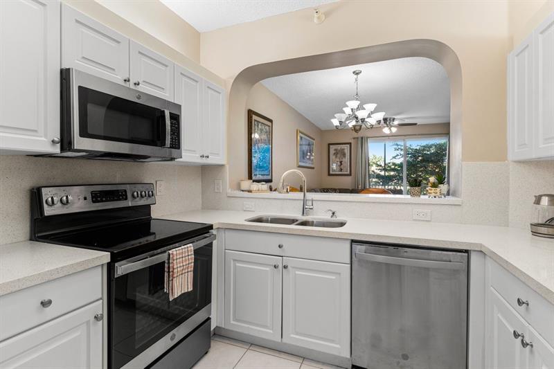 Image 4 of 28 For 7775 Southampton Terrace  310