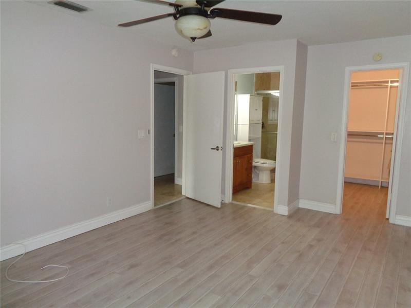 Image 20 of 31 For 5048 Heatherhill Ln  1204