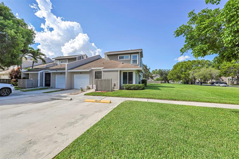 Details for 601 Woodgate Ln  E, Sunrise, FL 33326