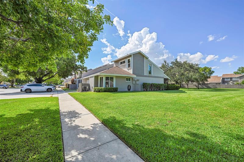 Image 3 of 44 For 601 Woodgate Ln  E