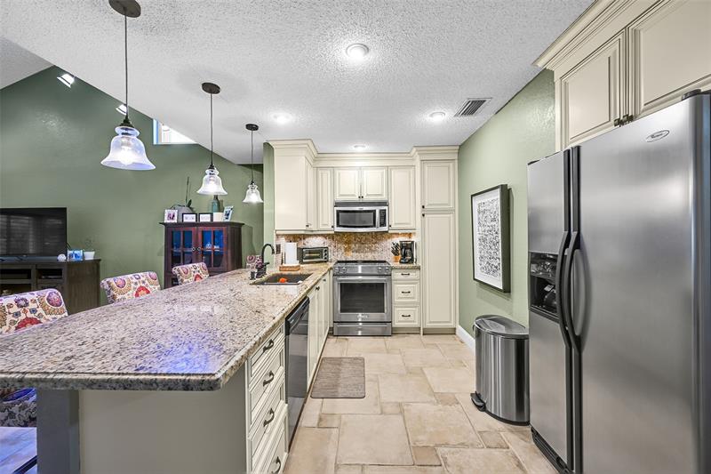 Image 5 of 44 For 601 Woodgate Ln  E