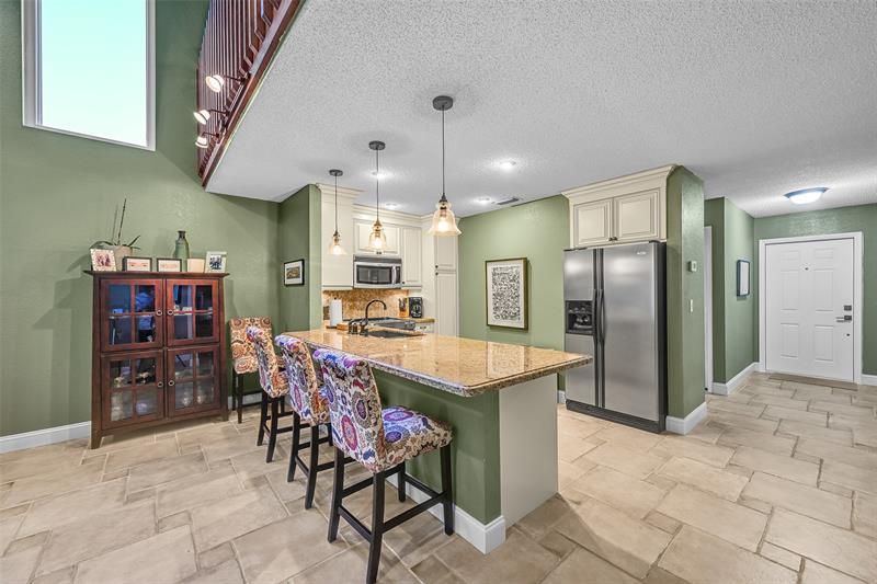 Image 6 of 44 For 601 Woodgate Ln  E