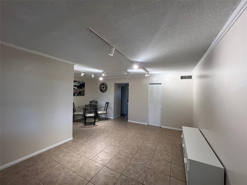 Image 3 of 23 For 1425 Arthur St  314b