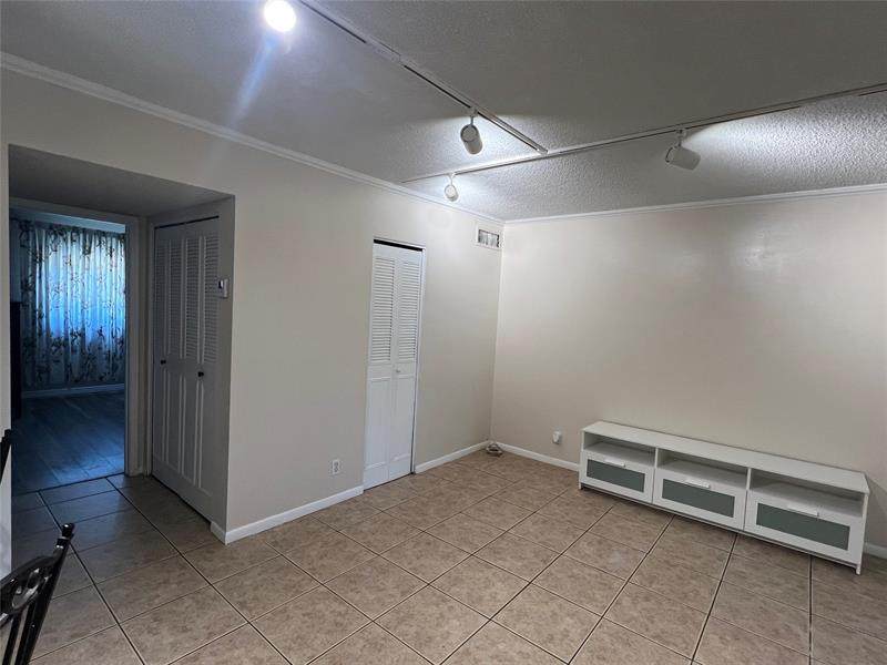 Image 5 of 23 For 1425 Arthur St  314b