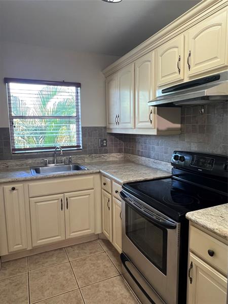Image 6 of 23 For 1425 Arthur St  314b