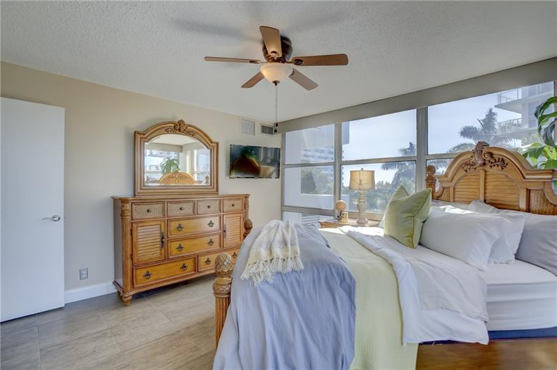Image 27 of 64 For 2841 Ocean Blvd  501