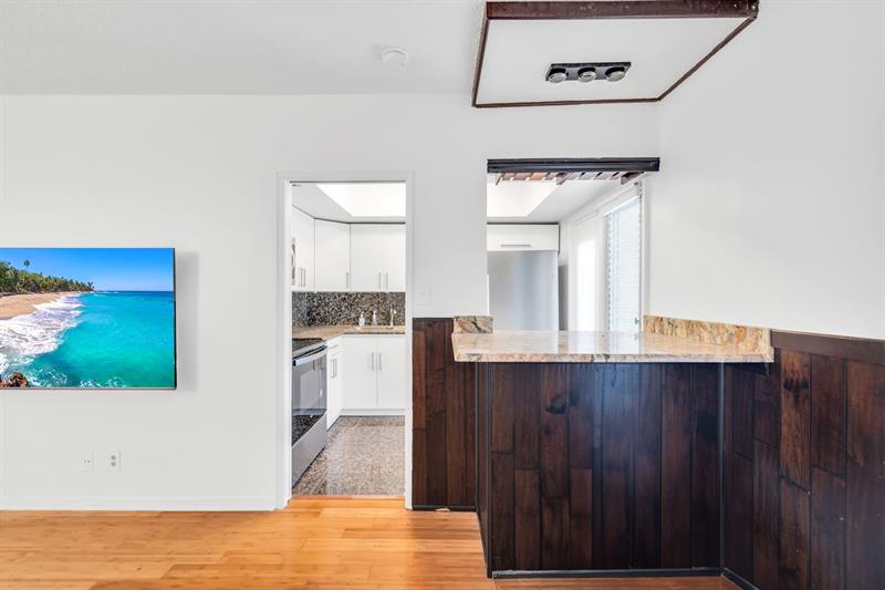 Image 10 of 19 For 1967 Ocean Blvd  104