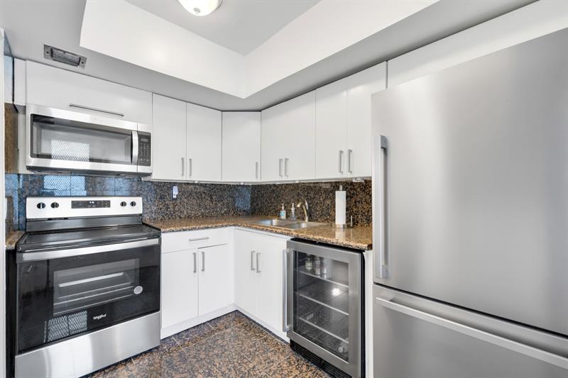 Image 11 of 19 For 1967 Ocean Blvd  104