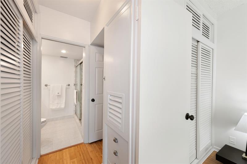 Image 17 of 19 For 1967 Ocean Blvd  104