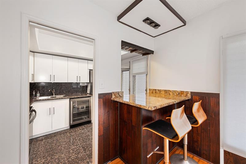 Image 4 of 19 For 1967 Ocean Blvd  104