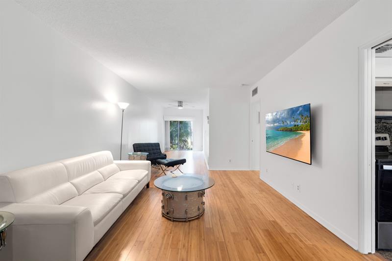 Image 9 of 19 For 1967 Ocean Blvd  104