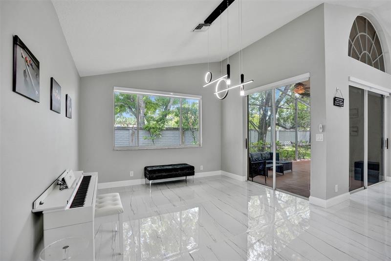 Image 19 of 63 For 5024 95th Dr