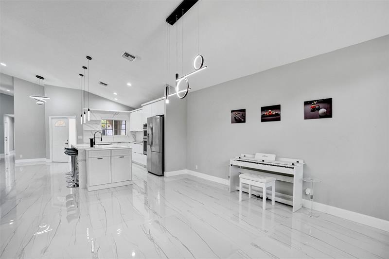Image 21 of 63 For 5024 95th Dr