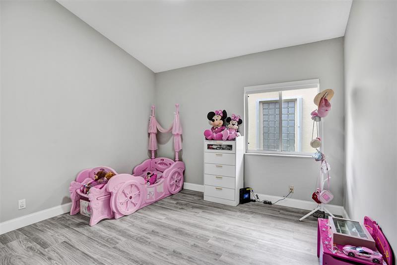 Image 43 of 63 For 5024 95th Dr