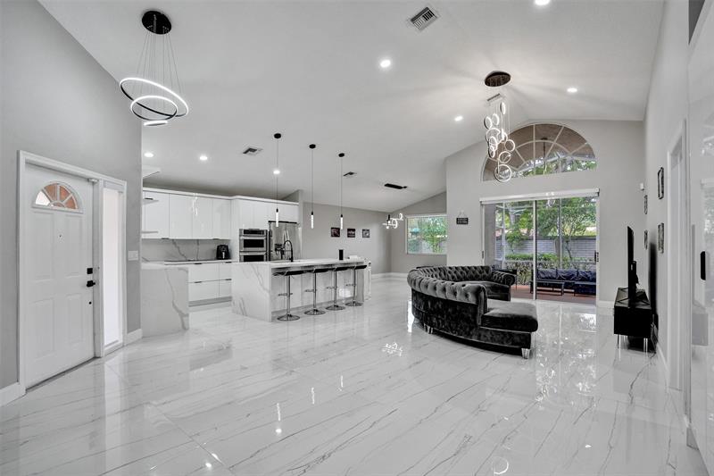 Image 5 of 63 For 5024 95th Dr