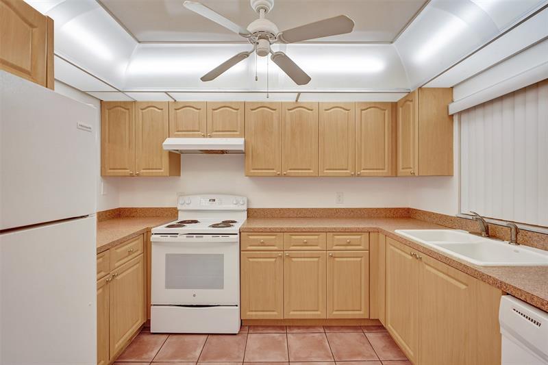 Image 11 of 58 For 9481 Evergreen Pl  103