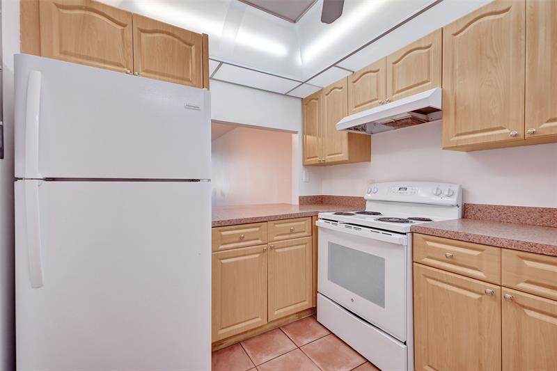 Image 25 of 58 For 9481 Evergreen Pl  103