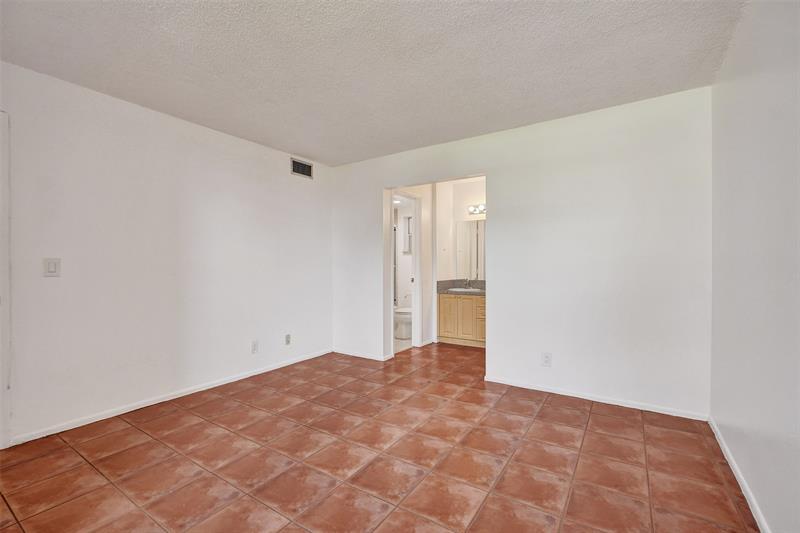 Image 37 of 58 For 9481 Evergreen Pl  103