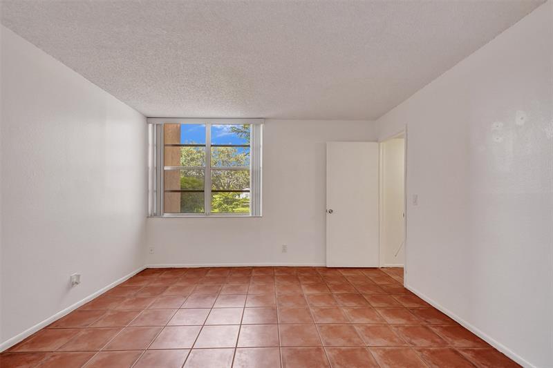 Image 40 of 58 For 9481 Evergreen Pl  103