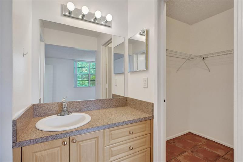 Image 41 of 58 For 9481 Evergreen Pl  103