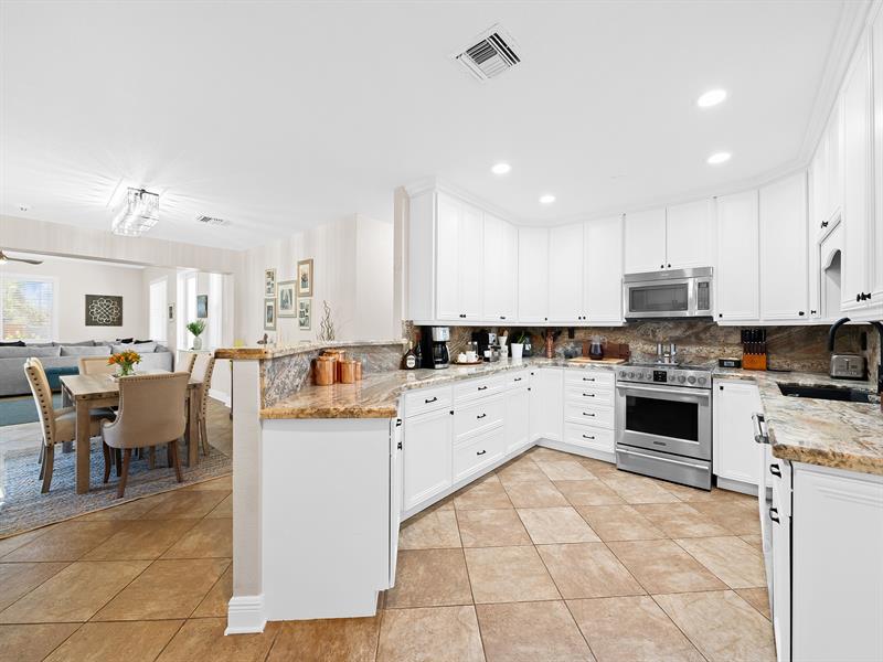 Image 13 of 28 For 812 26th St  