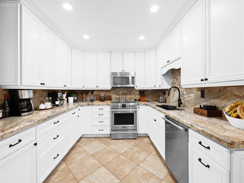 Image 14 of 28 For 812 26th St  