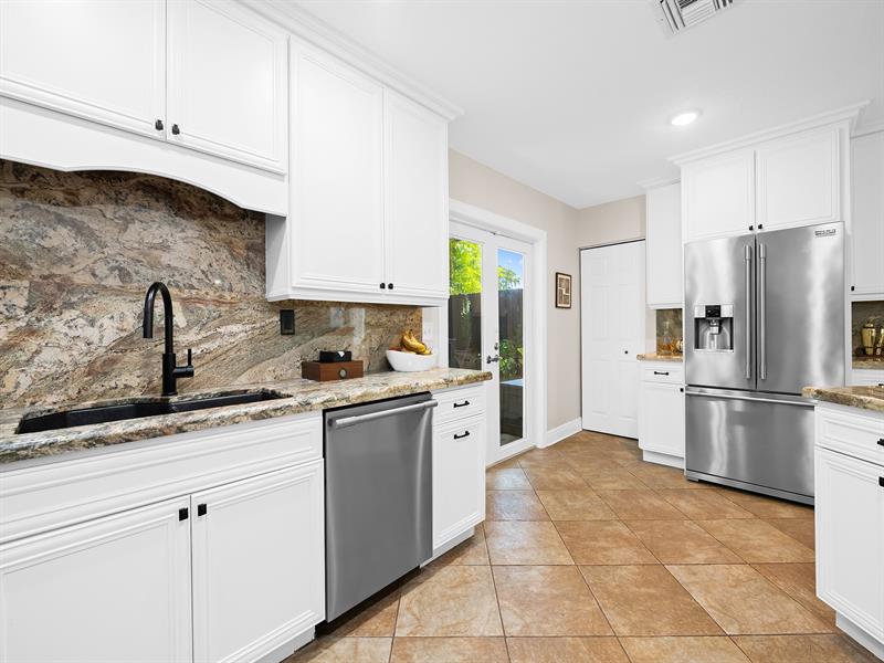 Image 15 of 28 For 812 26th St  