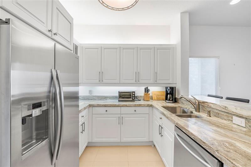 Image 18 of 36 For 7940 Exeter Circle  201