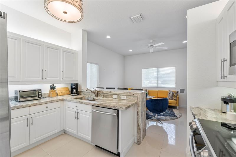 Image 19 of 36 For 7940 Exeter Circle  201
