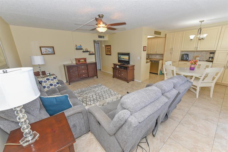 Image 23 of 28 For 3026 Newport H  3026