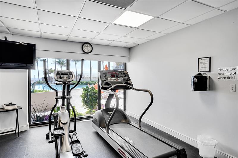 Image 10 of 21 For 3800 Galt Ocean Dr  204