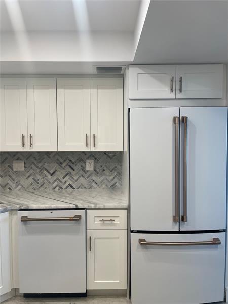 Image 18 of 21 For 3800 Galt Ocean Dr  204