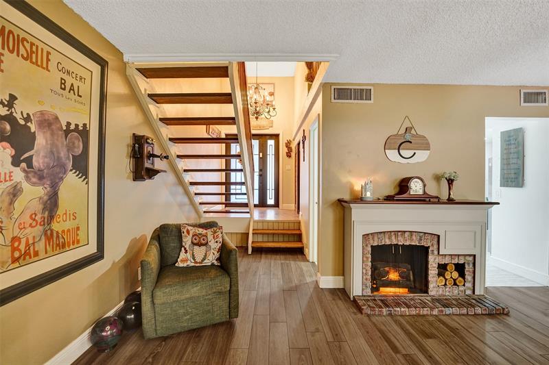 Image 17 of 66 For 11 Chestnut Cir  11