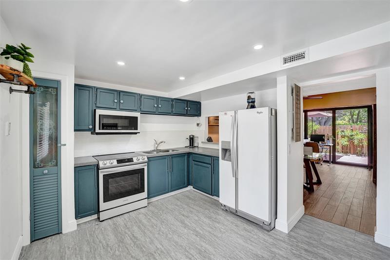 Image 35 of 66 For 11 Chestnut Cir  11