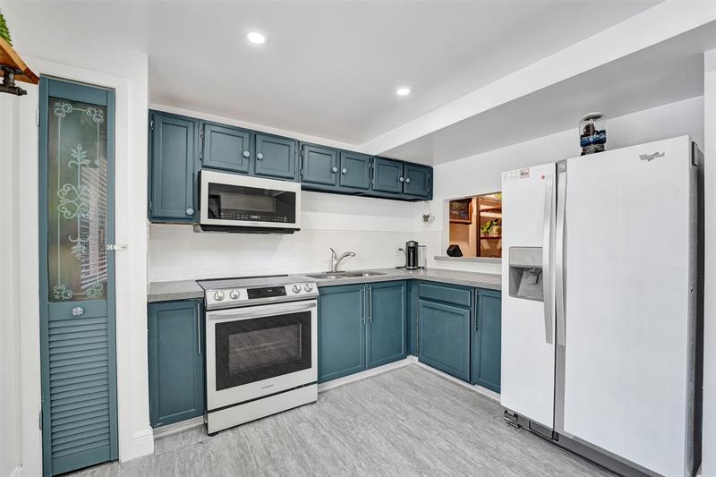 Image 36 of 66 For 11 Chestnut Cir  11