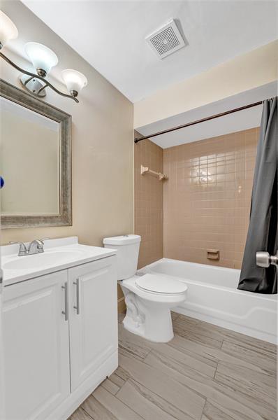Image 46 of 66 For 11 Chestnut Cir  11