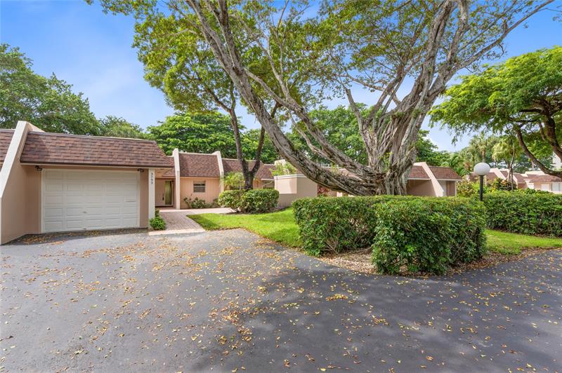 Details for 3753 Oaks Clubhouse Dr  3753, Pompano Beach, FL 33069