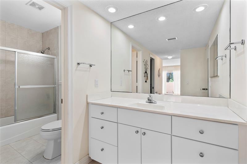Image 13 of 19 For 3753 Oaks Clubhouse Dr  3753