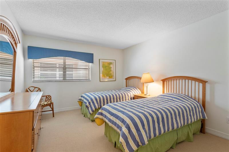 Image 14 of 19 For 3753 Oaks Clubhouse Dr  3753