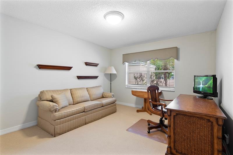 Image 17 of 19 For 3753 Oaks Clubhouse Dr  3753